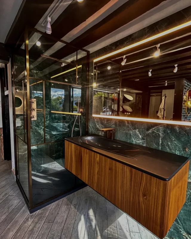 Showroom’s getting updated 🧡

Bronzing in all its glory. If autumn was a bathroom this would be it. Glorious wood, bronzed tonnes and smoked glass. 

We are obsessed with this new display and it’s already becoming a firm client favourite! We hope you love it too! ❤️‍🔥

#bathroomshowroom #bronzebathroom #woodenbathroom #woodbathroom #designerbathroom #designerbathrooms #luxurybathroom #luxurybathrooms