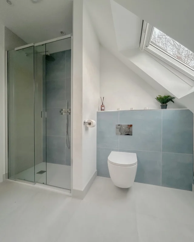 Designing a shower room to fit in the most angled of spaces. 🩵

Designed and supplied by us fitted by @browns.group. We hope you agree it fits absolutely perfectly!

#bluebathroom #showerroom #showerdesign #angled