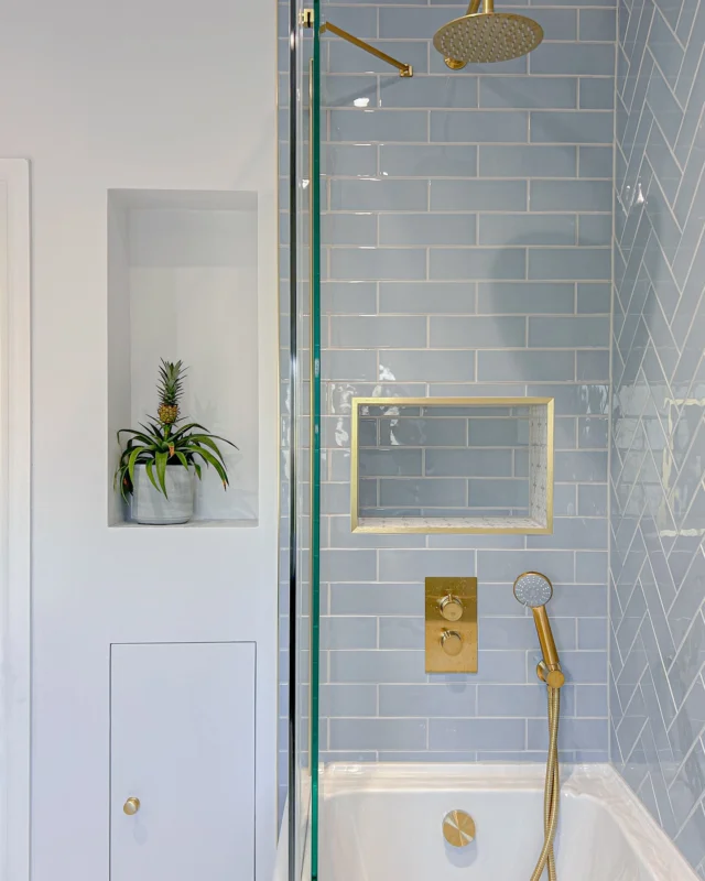 Blue 🩵

Our third blue bathroom on the grid and this definitely doesn’t disappoint. 

A design, supply and installation of a recent family bathroom in Cudham. Blue and brass never gets old 
💙💛 and tell us is there a better combo? 

#bluebathroom #bluebathrooms #showerbath #brushedgold