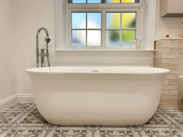 Dreaming of relaxing in this tub right now! 🛁 

The lead up to Xmas is so busy with a deadline for all projects to be wrapped up and to ensure everything is ready to hit the ground running in January. 

Our installation calendar is getting booked! Currently taking bookings for the summer so if you need a new bathroom in the new year, get in contact with us on email or call 01959 523 008/info@olympusbathrooms.co.uk 

5 more days til shutdown, lets goo! 

#bathtubgoals #bathtubdesign #bathroominstallation #bathroomgoal #freestandingbath